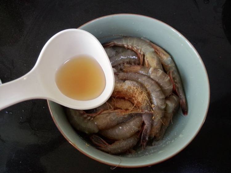 蒜蓉蒸海虾步骤5