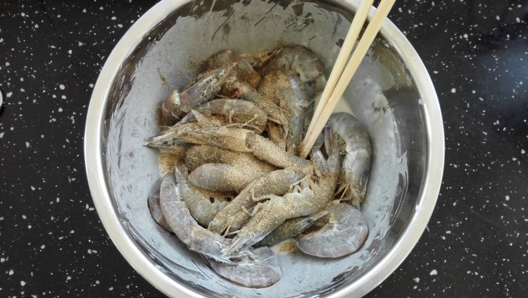 椒盐酥虾步骤4