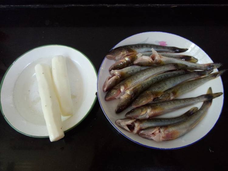 山药尖索鱼汤步骤1