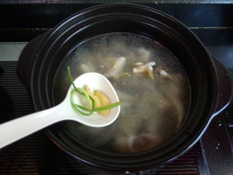 山药尖索鱼汤步骤6