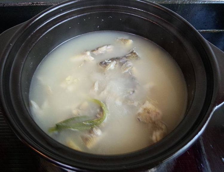 山药尖索鱼汤步骤9