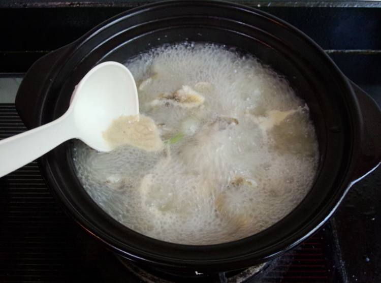 山药尖索鱼汤步骤8