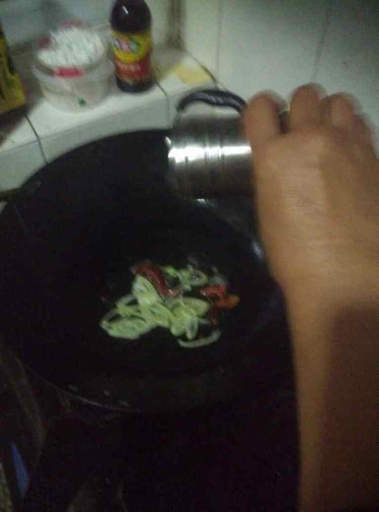 清炒鱿鱼步骤7