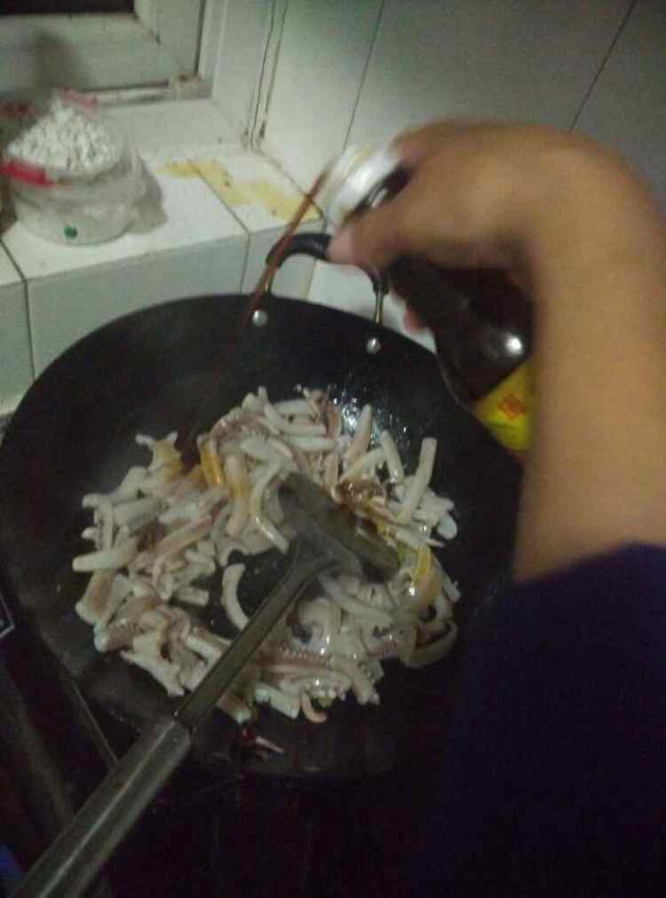 清炒鱿鱼步骤10