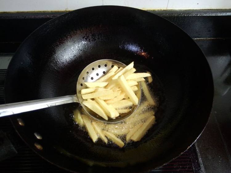 土豆青椒炒膏蟹步骤4