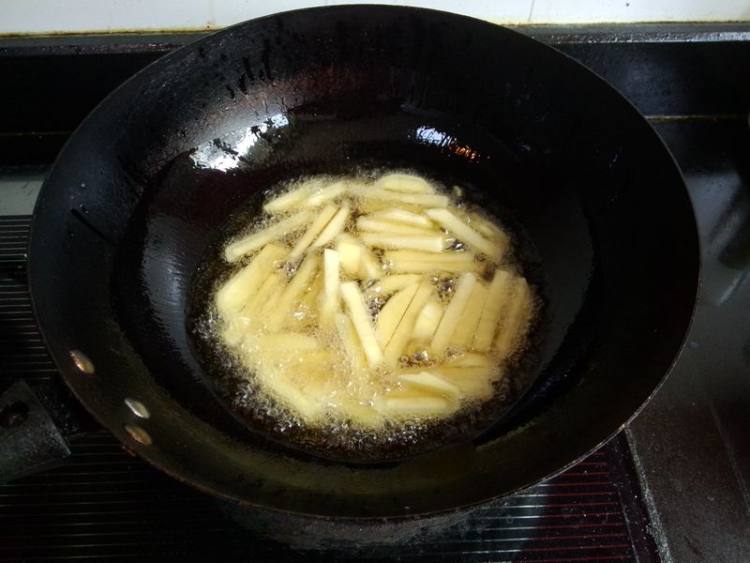 土豆青椒炒膏蟹步骤3