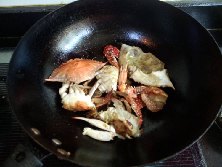 土豆青椒炒膏蟹步骤8