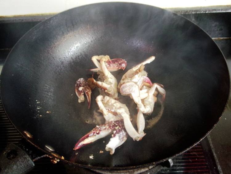 土豆青椒炒膏蟹步骤7