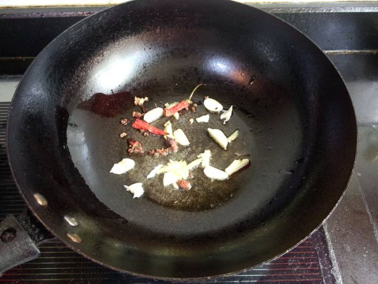 土豆青椒炒膏蟹步骤9
