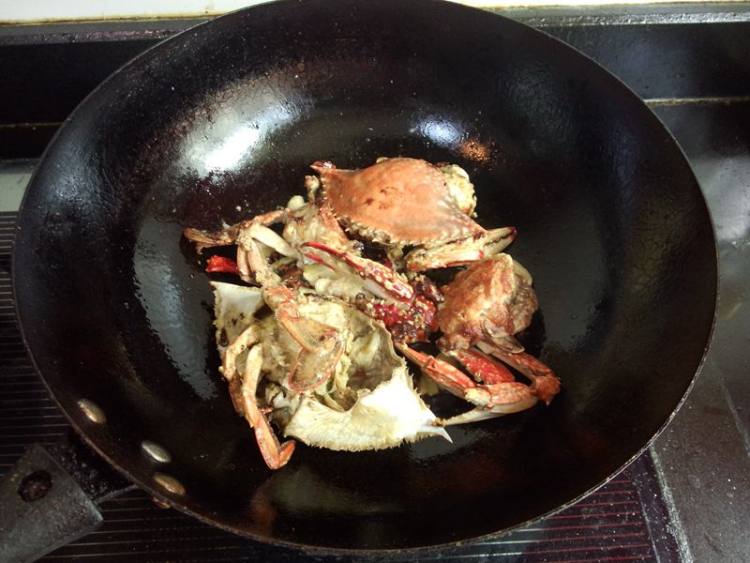 土豆青椒炒膏蟹步骤10