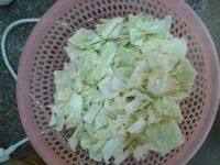卷心菜煮鳗鱼汤步骤1