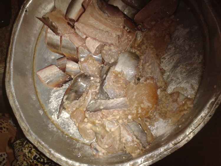 卷心菜煮鳗鱼汤步骤2