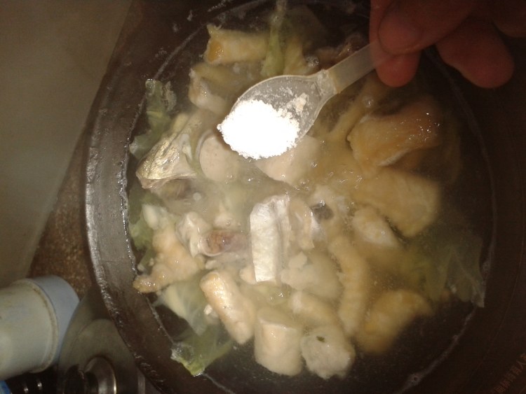 卷心菜煮鳗鱼汤步骤5