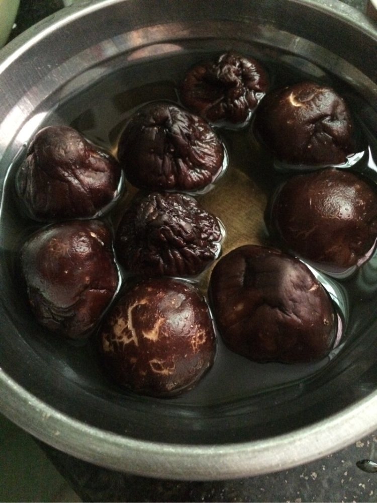 蛏干炖鸭步骤1
