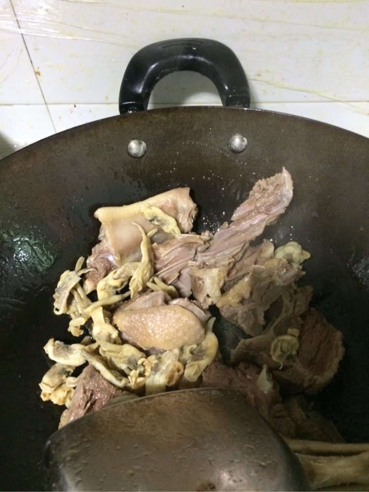 蛏干炖鸭步骤6