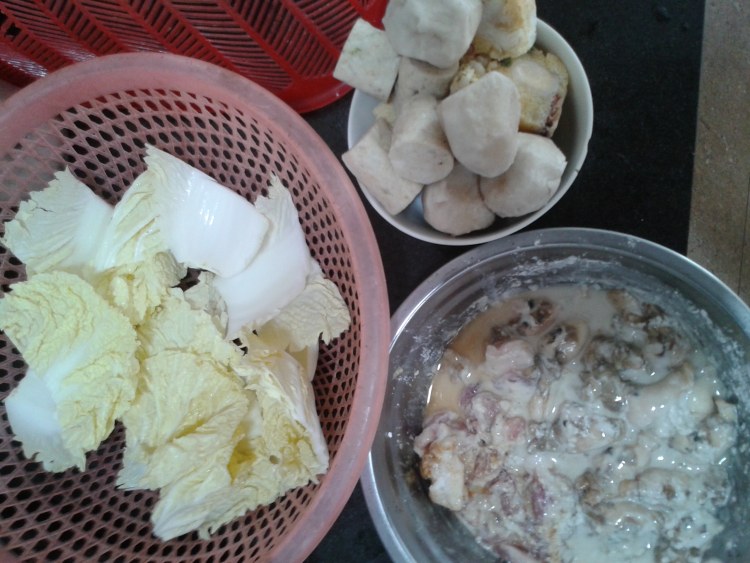 白菜鱼丸煮蚬汤步骤1
