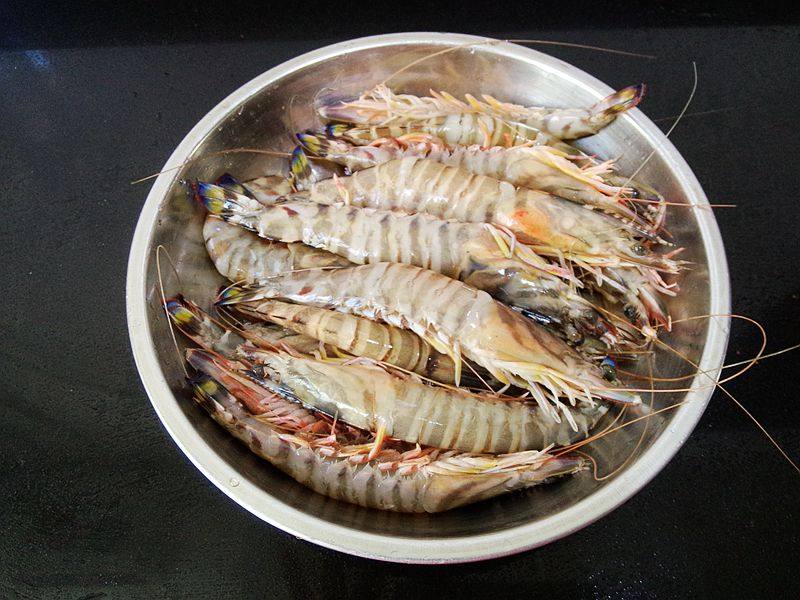 白灼竹节虾步骤1