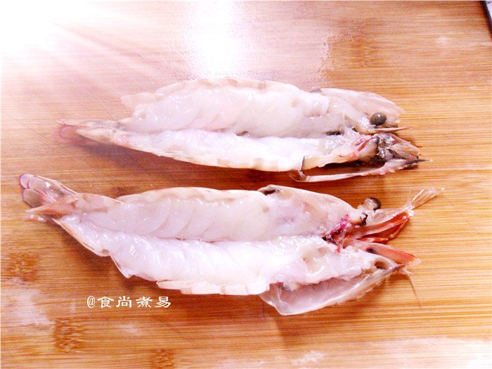 蒜蓉XO酱蒸大虾步骤3