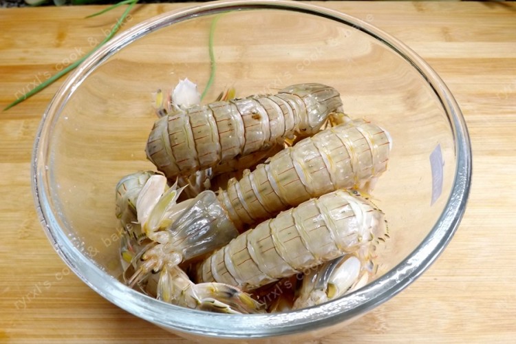 香酥皮皮虾步骤1