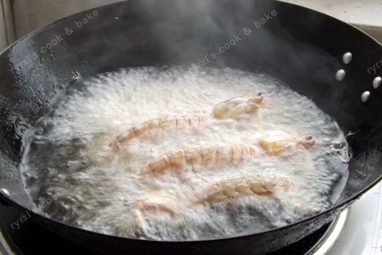 香酥皮皮虾步骤5