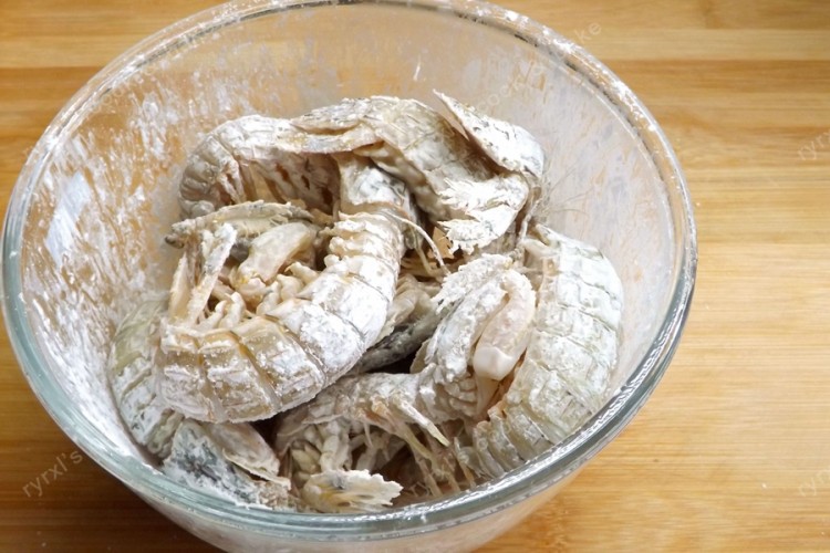 香酥皮皮虾步骤4