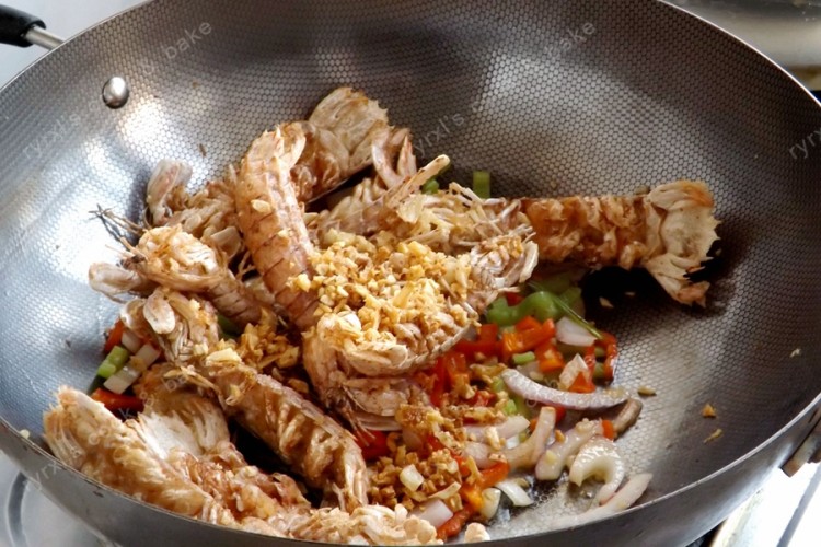 香酥皮皮虾步骤10