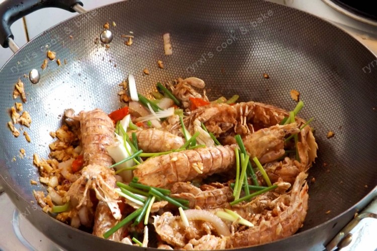 香酥皮皮虾步骤11
