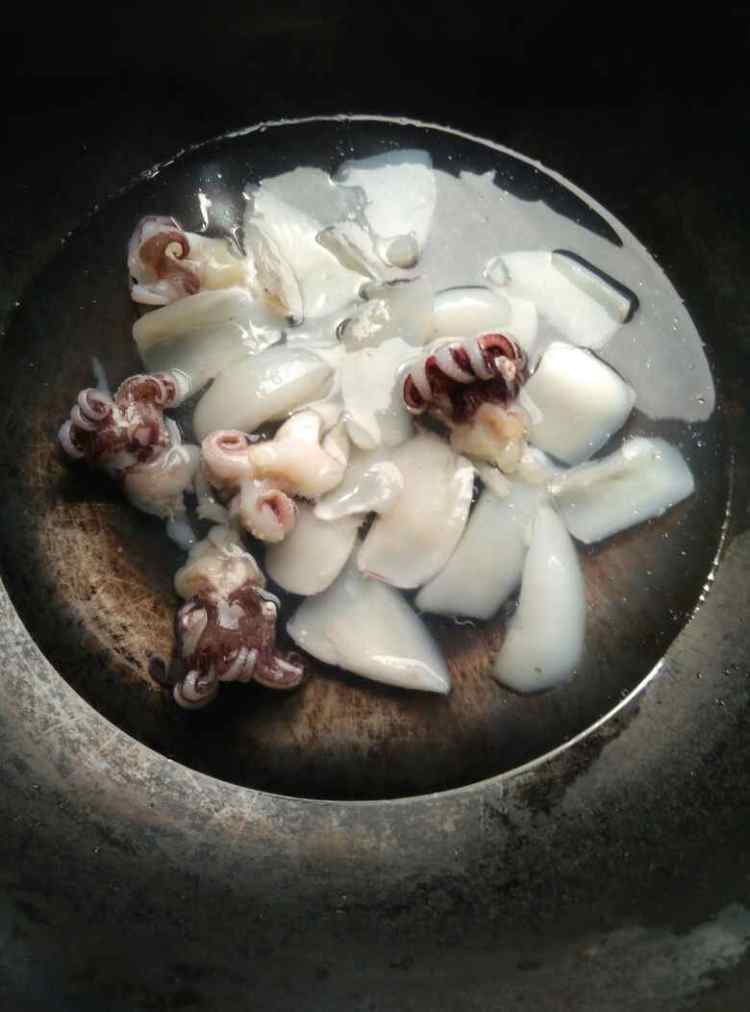 泡椒墨鱼仔步骤3