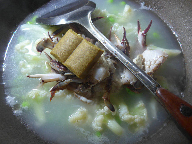 毛豆花菜螃蟹汤步骤6