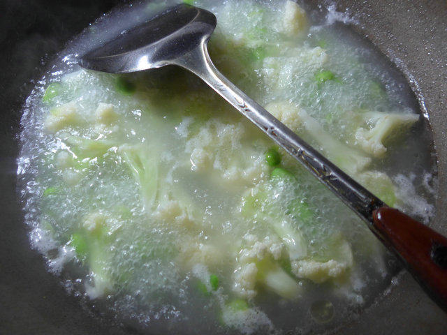 毛豆花菜螃蟹汤步骤5