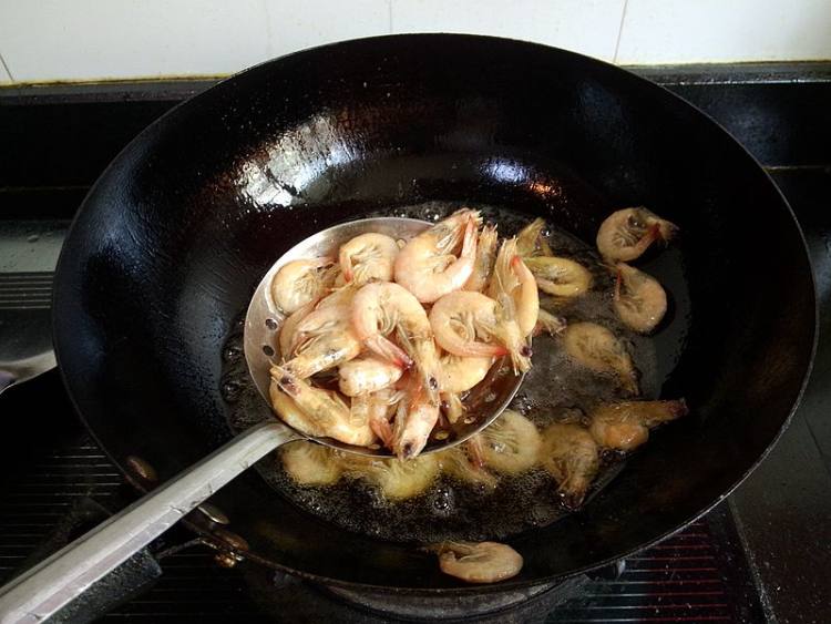 干锅洋葱海虾步骤7