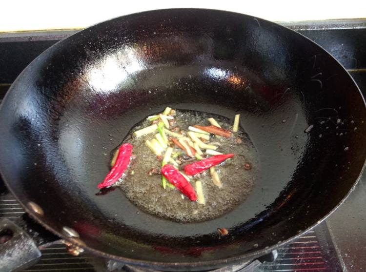 干锅洋葱海虾步骤8