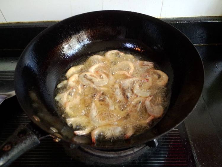 干锅洋葱海虾步骤6