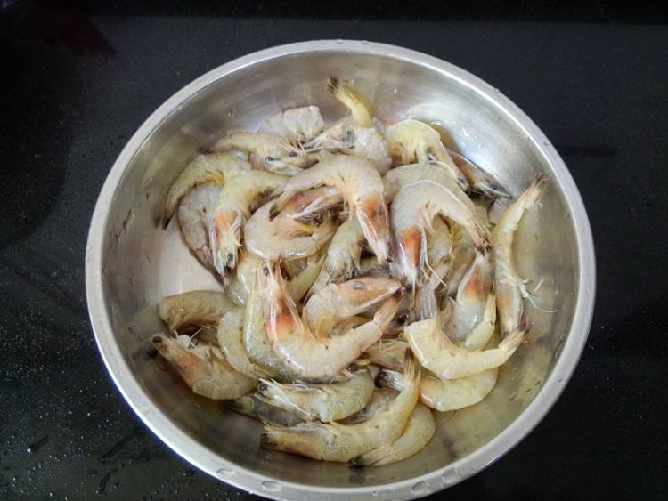 干锅洋葱海虾步骤3