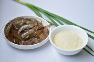 明虾粥步骤1