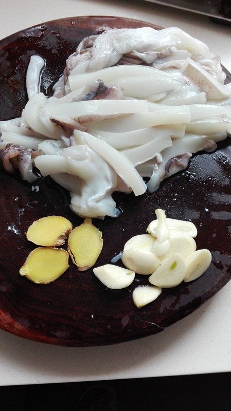 尖椒炒墨鱼步骤3