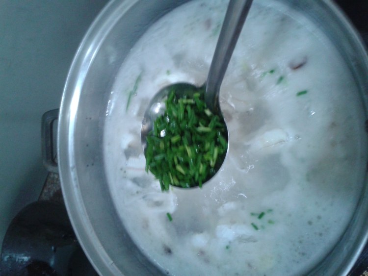 葱香豆腐鱼汤步骤6