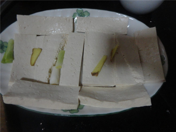 咸黄花鱼蒸豆腐步骤3