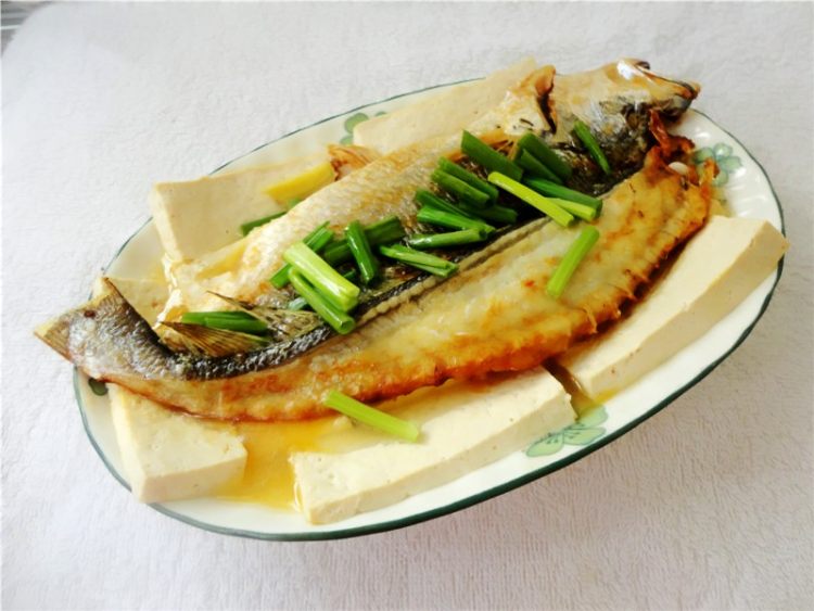咸黄花鱼蒸豆腐步骤7