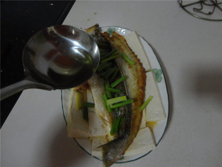 咸黄花鱼蒸豆腐步骤6