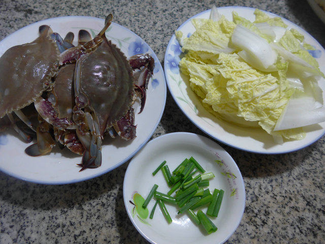 白菜螃蟹汤步骤1