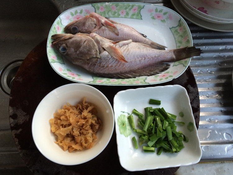 冬菜焖石斑鱼步骤2