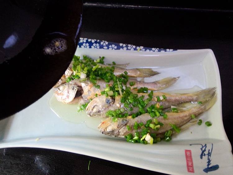 香葱小黄鱼步骤7
