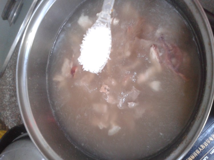 新鱿鱼干瘦肉汤步骤4