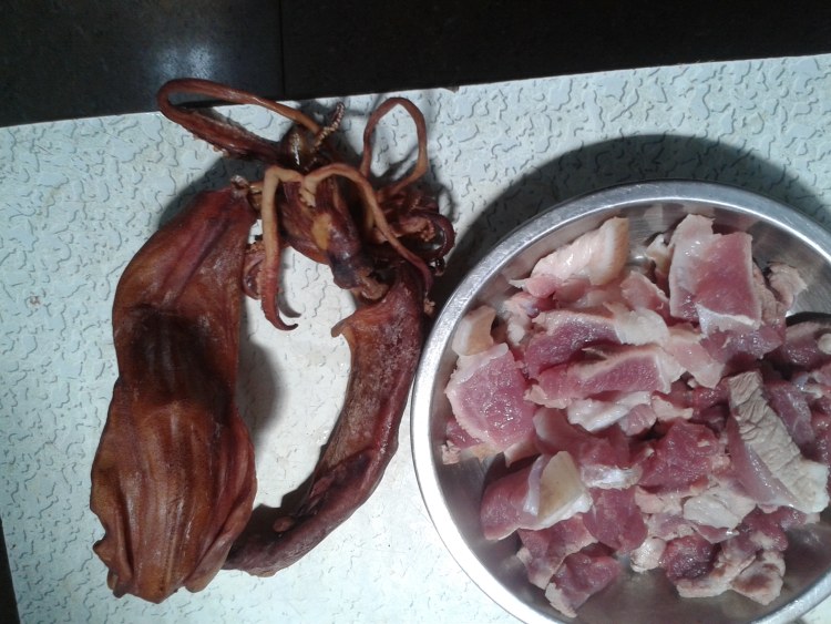 新鱿鱼干瘦肉汤步骤1