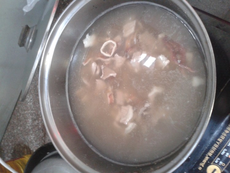 新鱿鱼干瘦肉汤步骤6