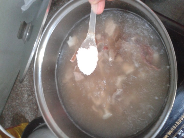 新鱿鱼干瘦肉汤步骤5