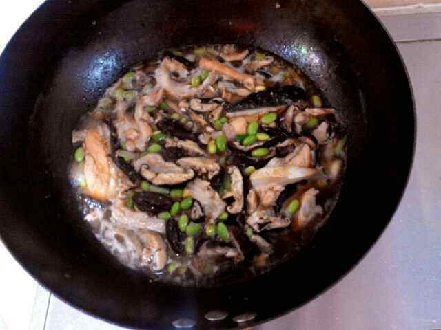 鱼腩毛豆香菇干步骤7