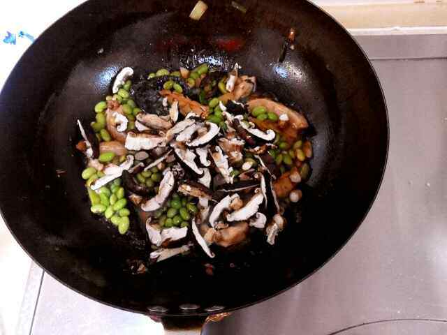 鱼腩毛豆香菇干步骤6