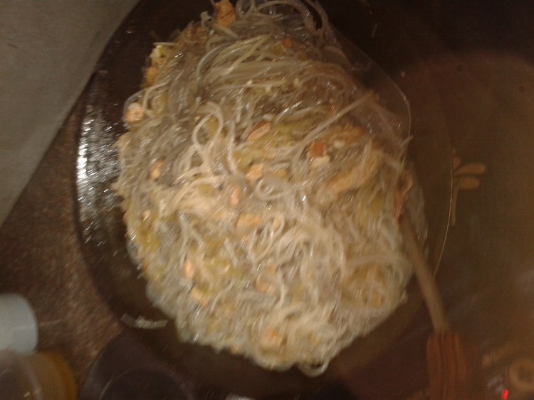 虾仁葫芦炒黑粉丝步骤7